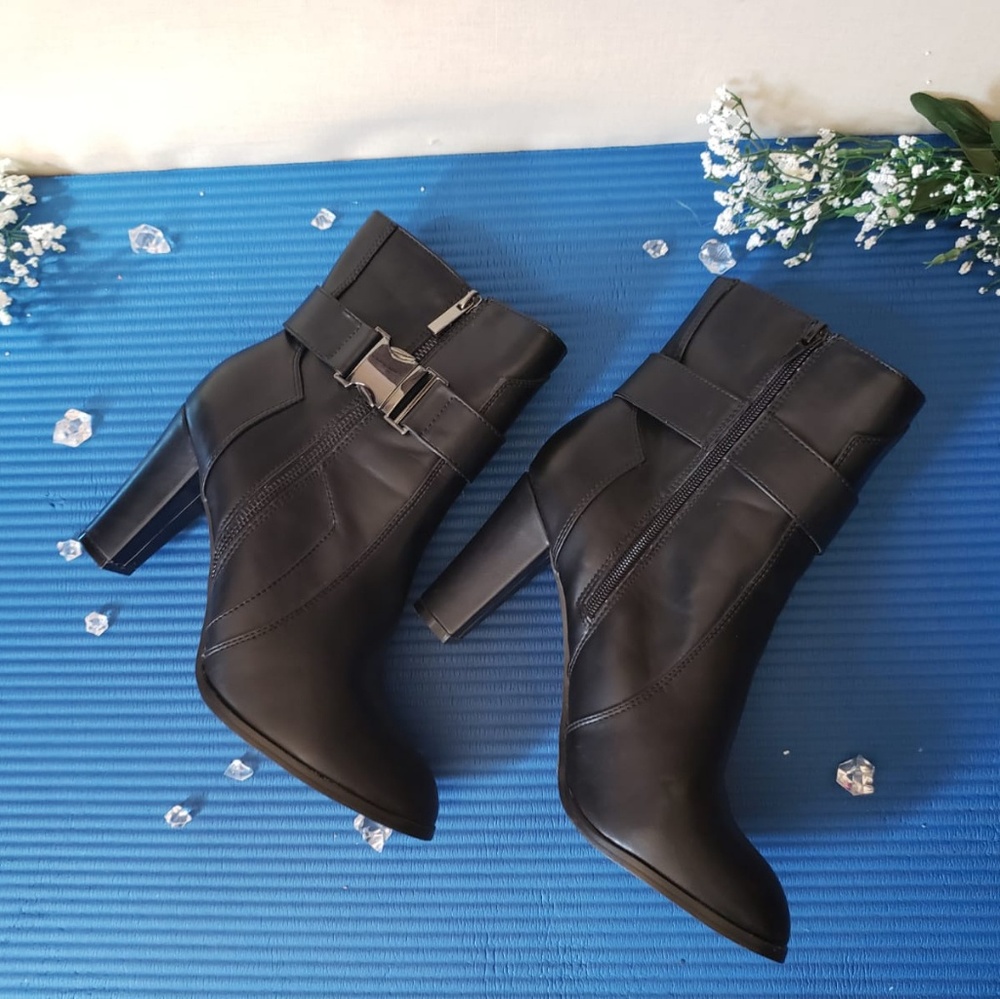 Boots - Picture 5 of 6